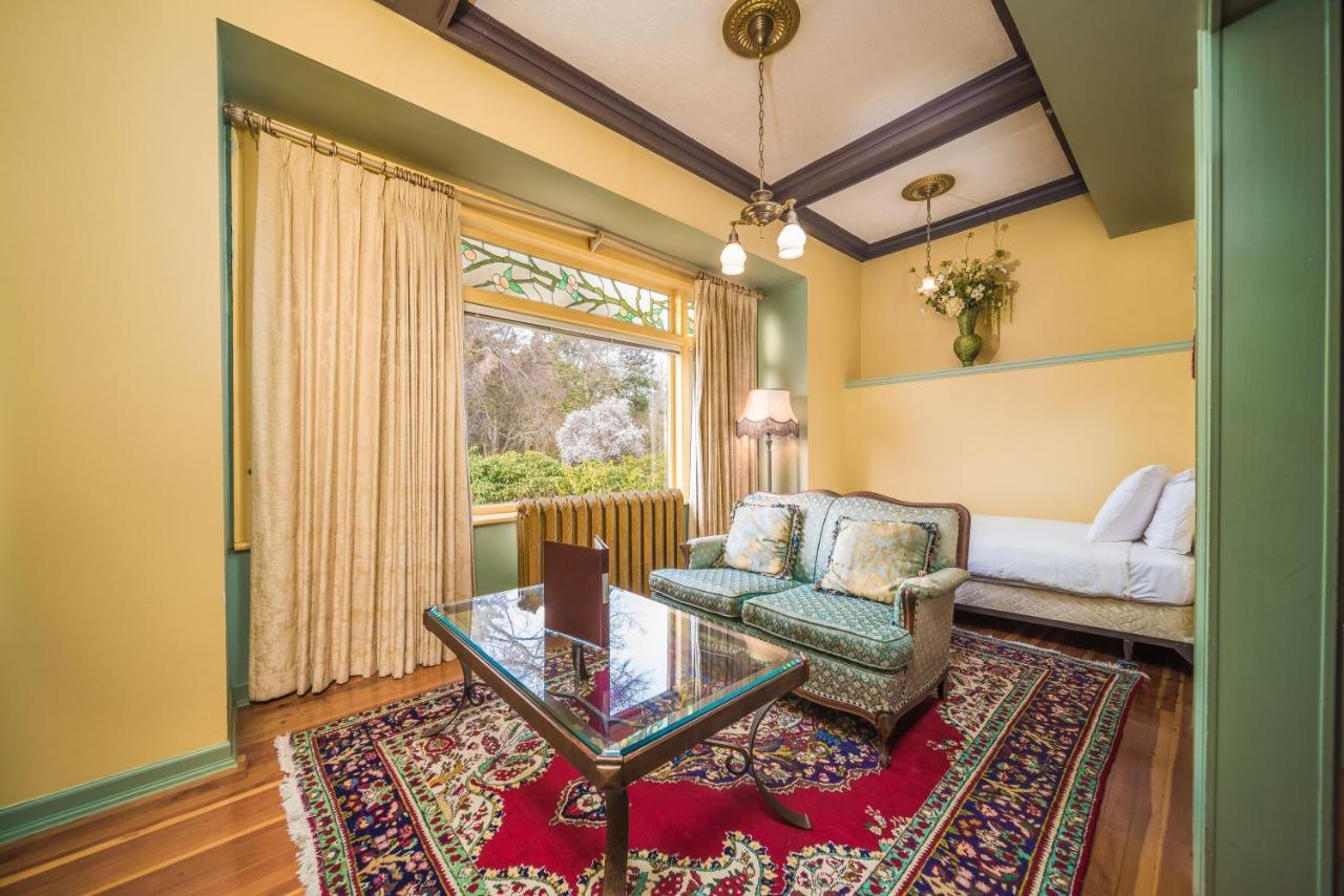 Dashwood Manor Seaside Bed & Breakfast Victoria Exterior photo