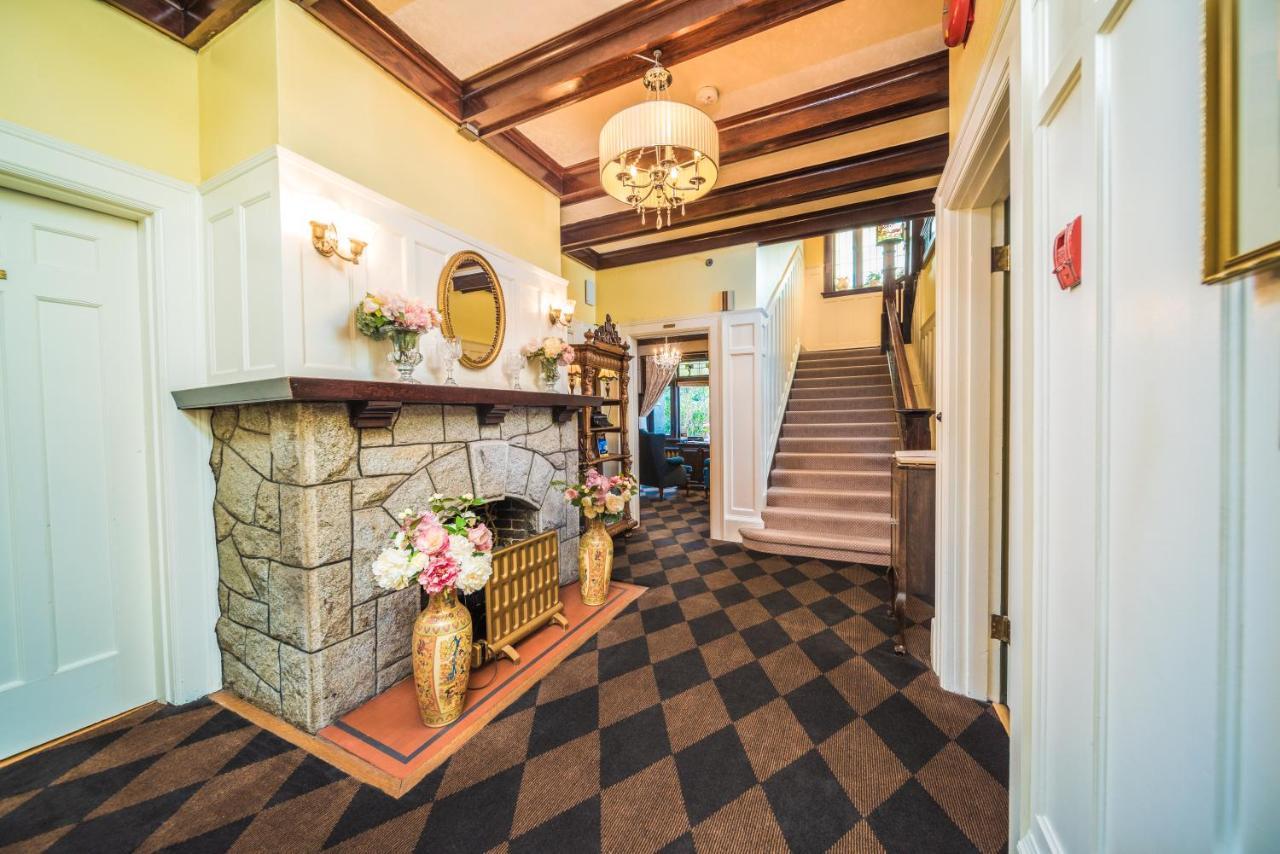 Dashwood Manor Seaside Bed & Breakfast Victoria Exterior photo