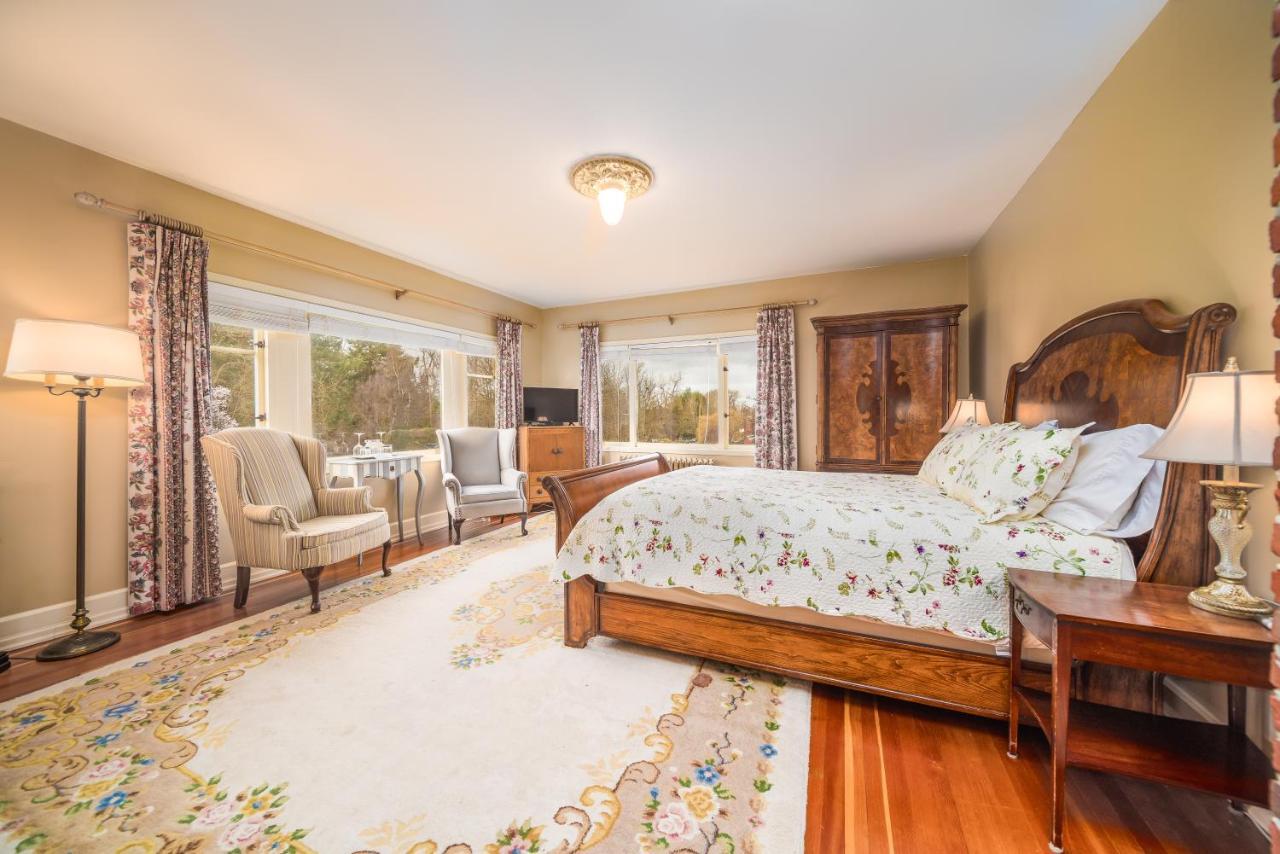 Dashwood Manor Seaside Bed & Breakfast Victoria Exterior photo