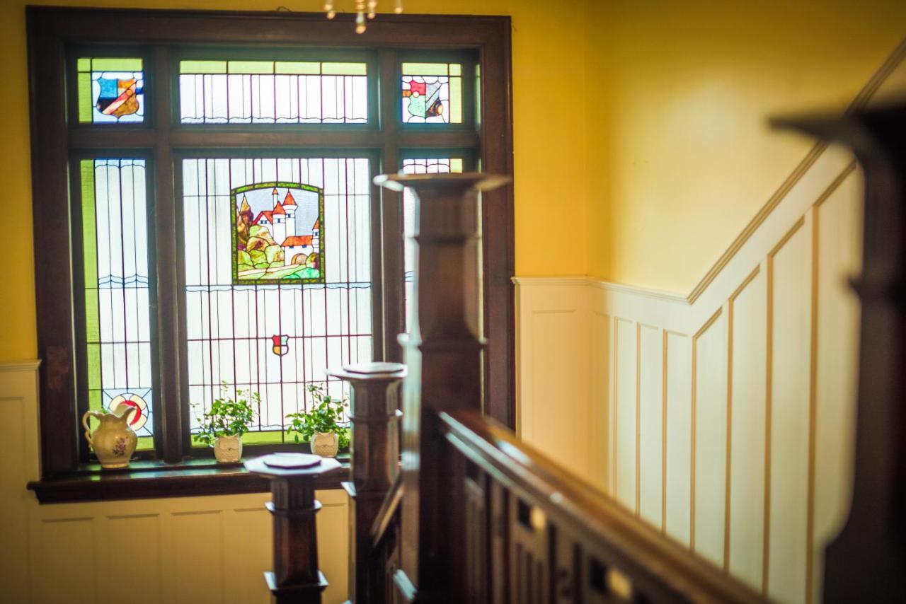 Dashwood Manor Seaside Bed & Breakfast Victoria Exterior photo